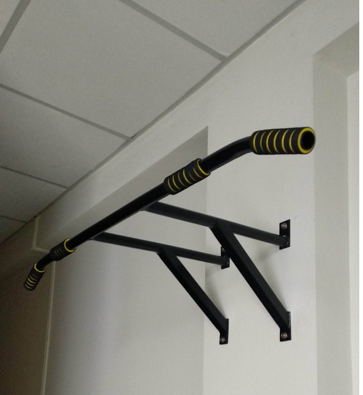 Турник на бетонный ригель