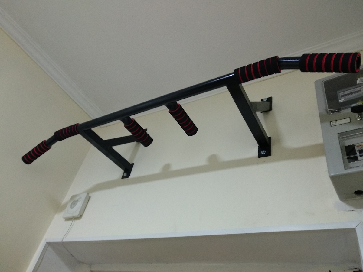 Турник «Наддверный» с широким и узким хватом.